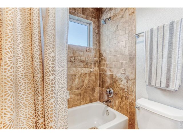 1043 Wyndemere Cir, Longmont, CO 80504