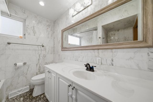 6006 N LAWNDALE Avenue, Chicago, IL 60659