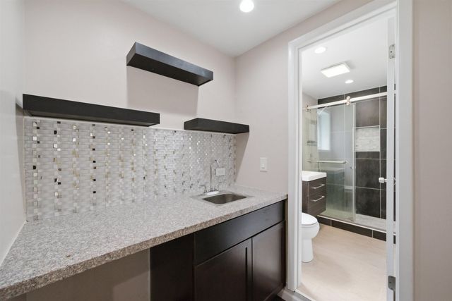 6006 N LAWNDALE Avenue, Chicago, IL 60659