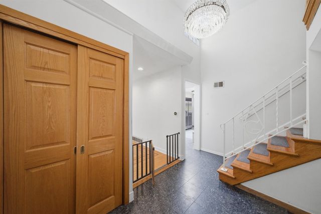 6006 N LAWNDALE Avenue, Chicago, IL 60659