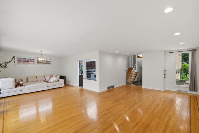6006 N LAWNDALE Avenue, Chicago, IL 60659