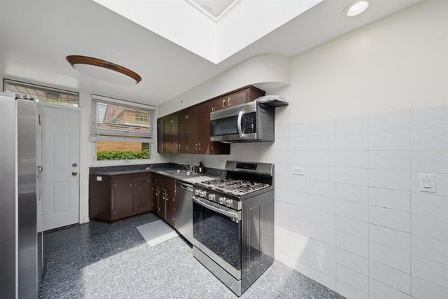 6006 N LAWNDALE Avenue, Chicago, IL 60659