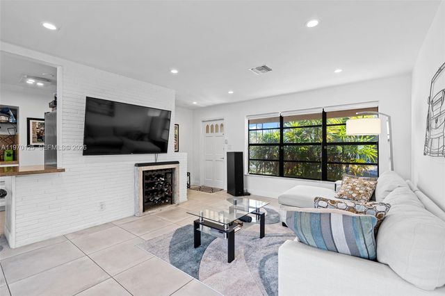 3035 Hayes St, Hollywood, FL 33021