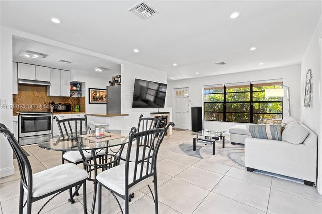 3035 Hayes St, Hollywood, FL 33021