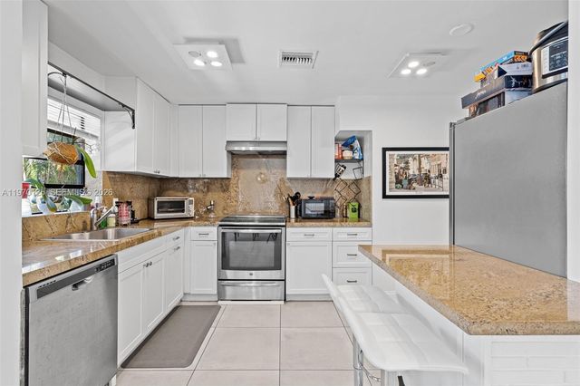 3035 Hayes St, Hollywood, FL 33021