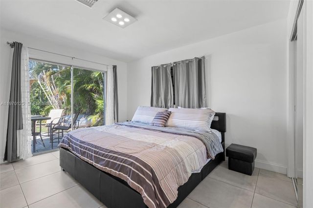 3035 Hayes St, Hollywood, FL 33021