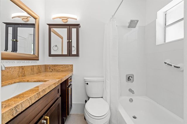 3035 Hayes St, Hollywood, FL 33021