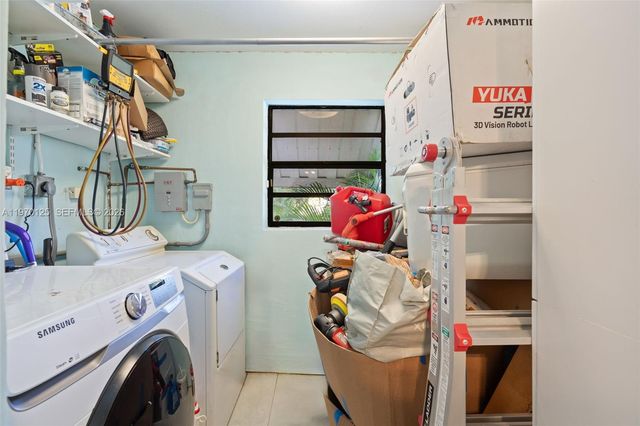 3035 Hayes St, Hollywood, FL 33021