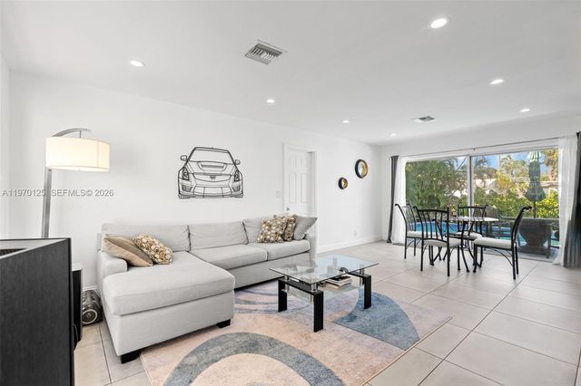 3035 Hayes St, Hollywood, FL 33021