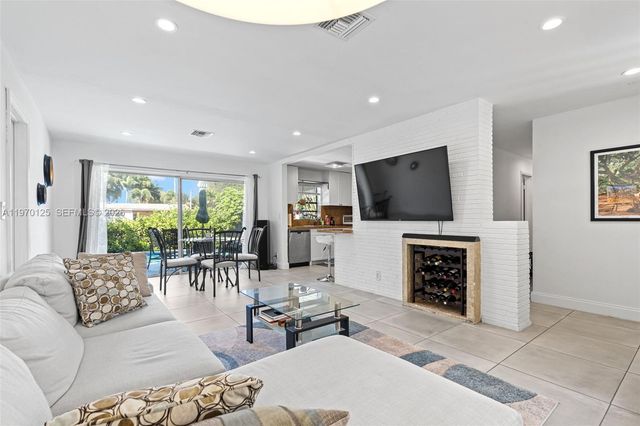 3035 Hayes St, Hollywood, FL 33021