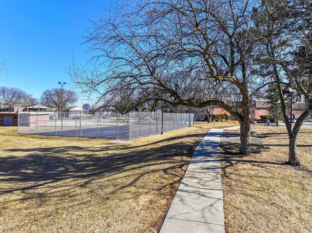 2310 Algonquin Road 6, Rolling Meadows, IL 60008