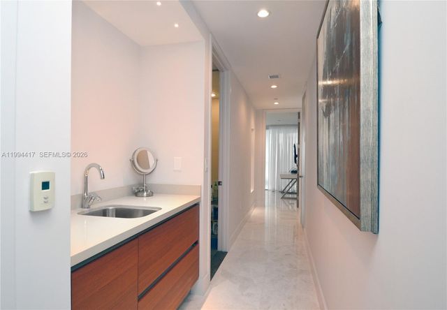 1100 Biscayne Blvd 6104, Miami, FL 33132