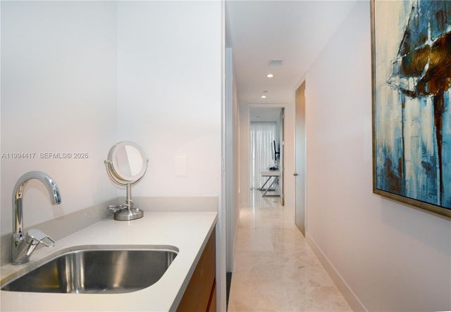 1100 Biscayne Blvd 6104, Miami, FL 33132