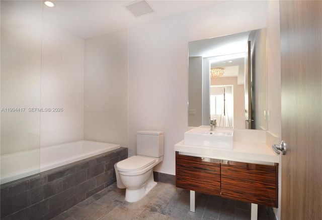 1100 Biscayne Blvd 6104, Miami, FL 33132