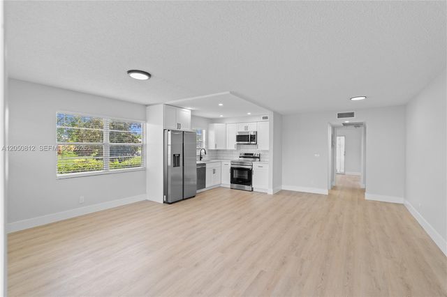 213 N Oakridge N 213 213, Deerfield Beach, FL 33442