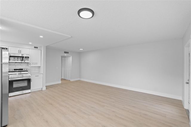 213 N Oakridge N 213 213, Deerfield Beach, FL 33442