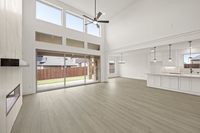 305 Lovett Lane, Burleson, TX 76028