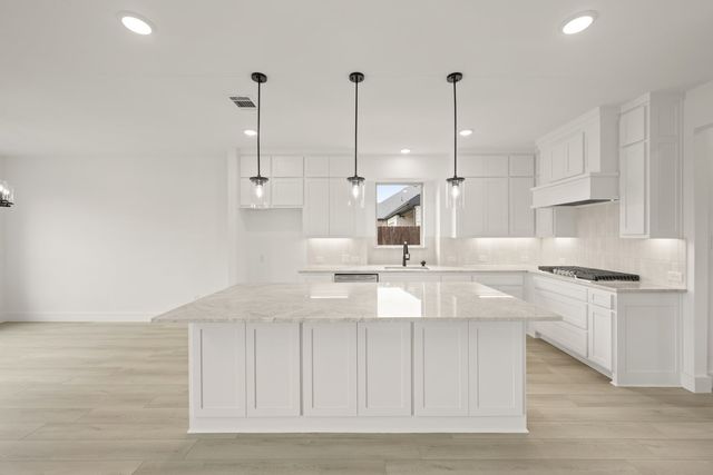 305 Lovett Lane, Burleson, TX 76028