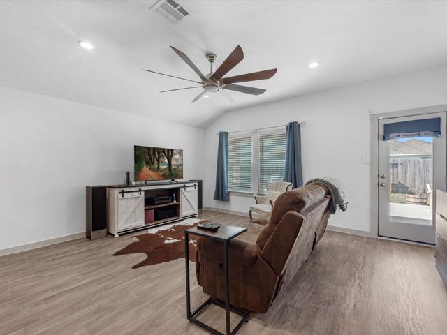 634 Thunder Cloud Drive, Baytown, TX 77523