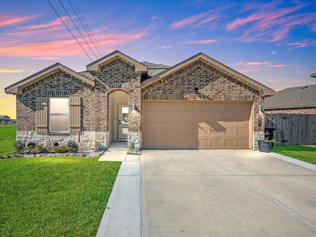 634 Thunder Cloud Drive, Baytown, TX 77523