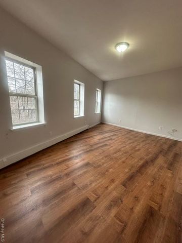 676 Jamaica Avenue, Brooklyn, NY 11208