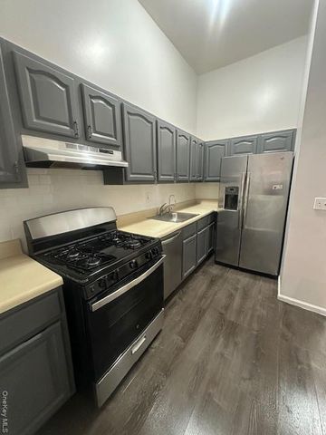 676 Jamaica Avenue, Brooklyn, NY 11208