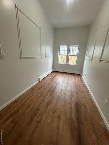 676 Jamaica Avenue, Brooklyn, NY 11208