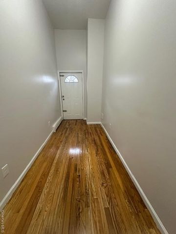 676 Jamaica Avenue, Brooklyn, NY 11208