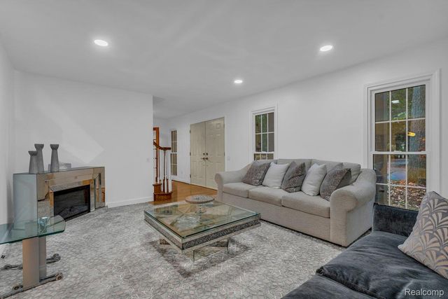 18500 Mayfield Street, Livonia, MI 48152