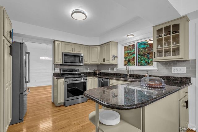 18500 Mayfield Street, Livonia, MI 48152