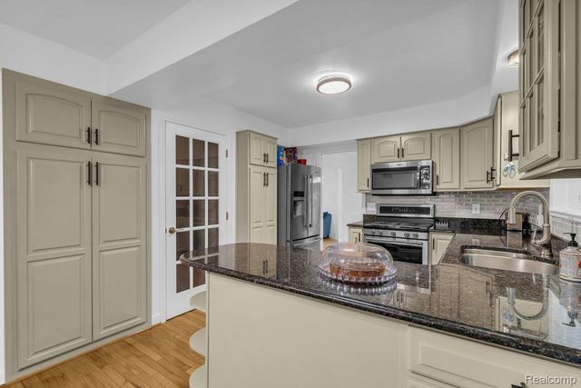 18500 Mayfield Street, Livonia, MI 48152