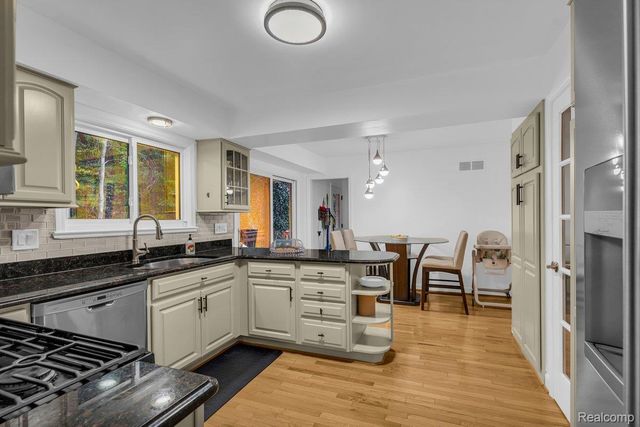 18500 Mayfield Street, Livonia, MI 48152