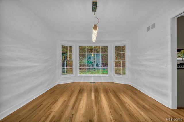 18500 Mayfield Street, Livonia, MI 48152