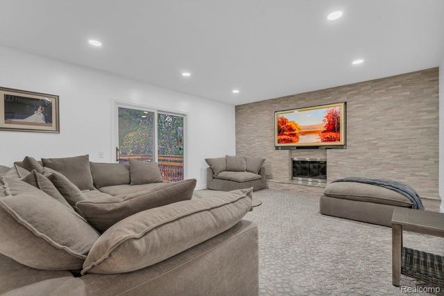 18500 Mayfield Street, Livonia, MI 48152