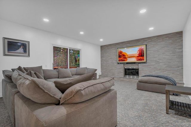 18500 Mayfield Street, Livonia, MI 48152