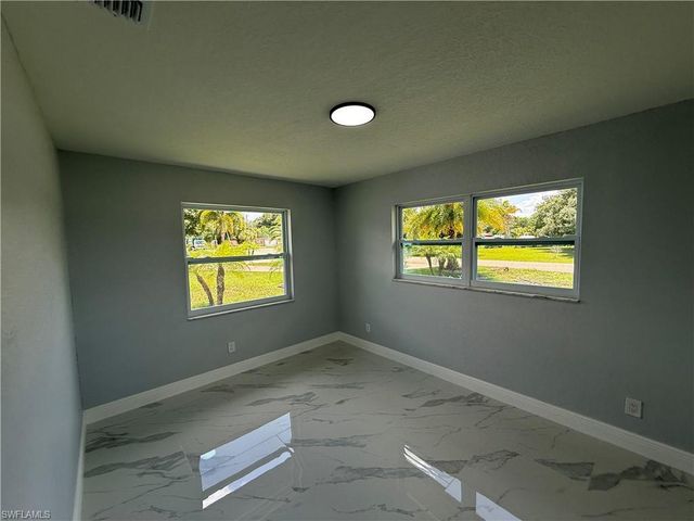 2008 Lotus RD, Fort Myers, FL 33905
