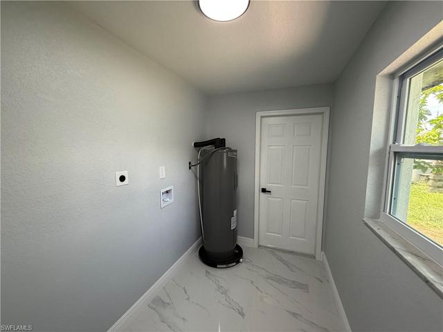2008 Lotus RD, Fort Myers, FL 33905