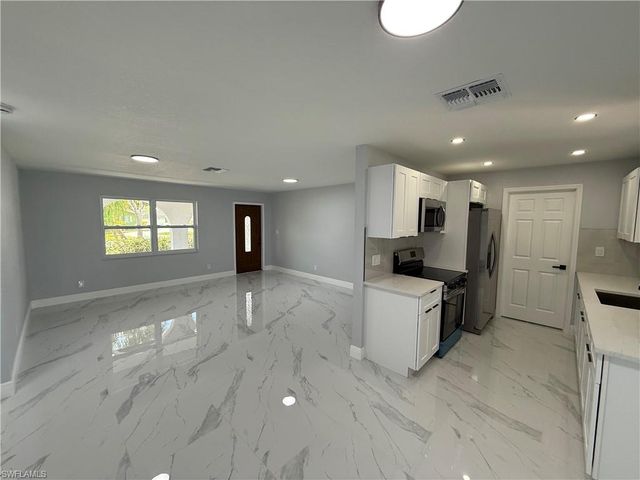 2008 Lotus RD, Fort Myers, FL 33905