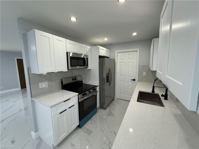 2008 Lotus RD, Fort Myers, FL 33905