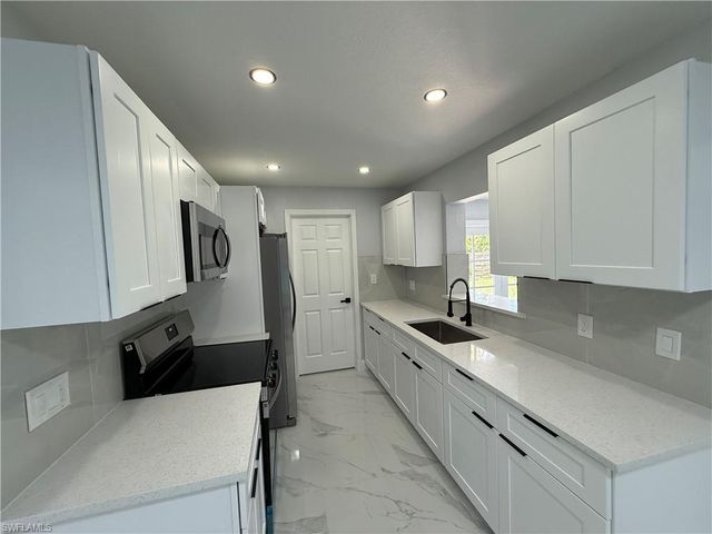 2008 Lotus RD, Fort Myers, FL 33905