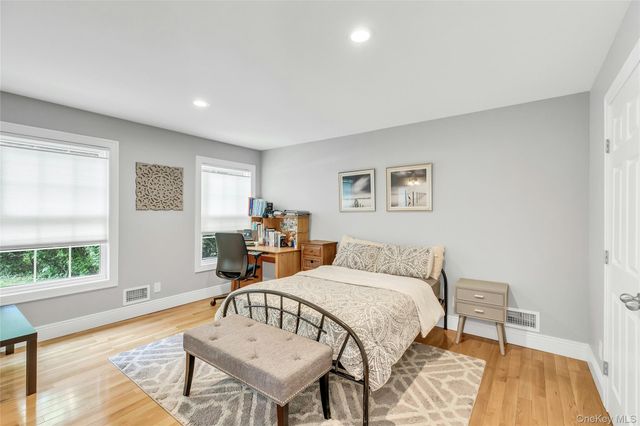 2 Eton Court, Plainview, NY 11803