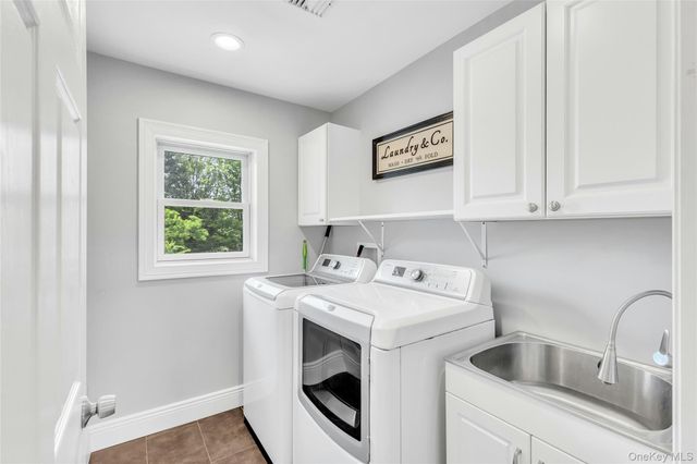 2 Eton Court, Plainview, NY 11803