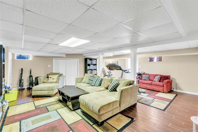 2 Eton Court, Plainview, NY 11803