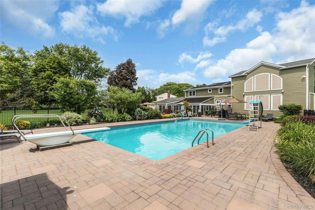 2 Eton Court, Plainview, NY 11803