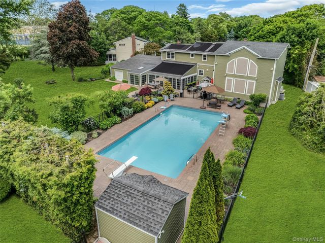 2 Eton Court, Plainview, NY 11803