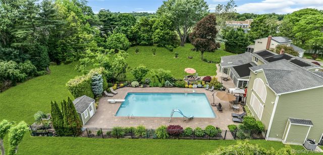 2 Eton Court, Plainview, NY 11803