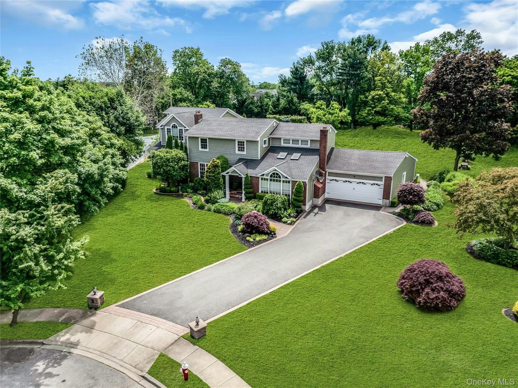2 Eton Court, Plainview, NY 11803