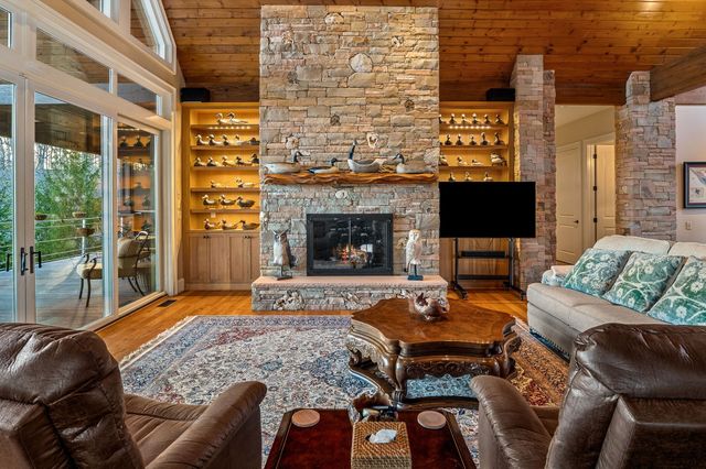 659 Harbour Greens Pl, Sparta, TN 38583