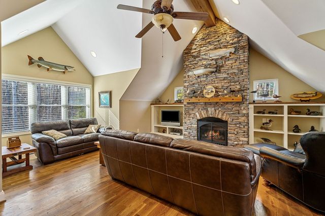 659 Harbour Greens Pl, Sparta, TN 38583