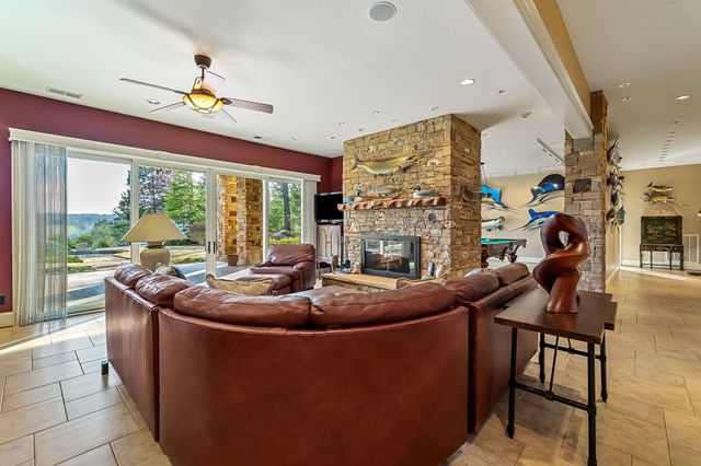 659 Harbour Greens Pl, Sparta, TN 38583